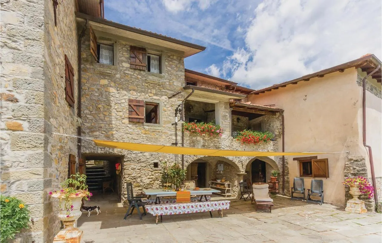 Casa di Ettore Comano  Italia